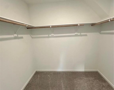 448 Shoreview Drive - Photo Thumbnail 7
