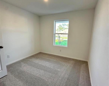 448 Shoreview Drive - Photo Thumbnail 3