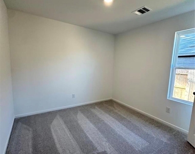 448 Shoreview Drive - Photo Thumbnail 4