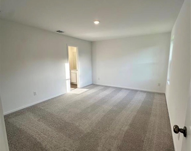 448 Shoreview Drive - Photo Thumbnail 5