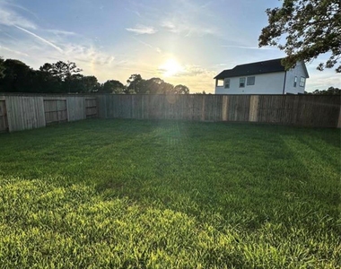 448 Shoreview Drive - Photo Thumbnail 10