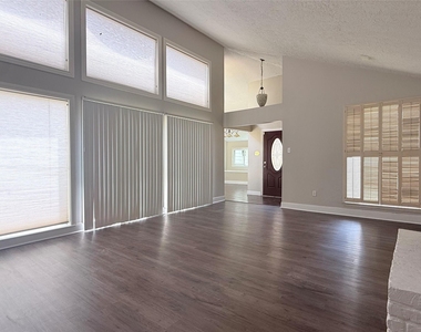 11318 Briar Forest Drive - Photo Thumbnail 9