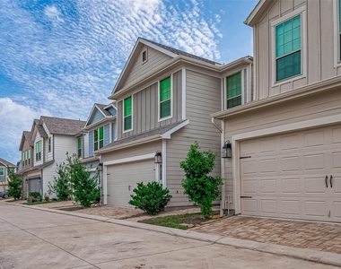 10511 Blankiet Lane - Photo Thumbnail 2