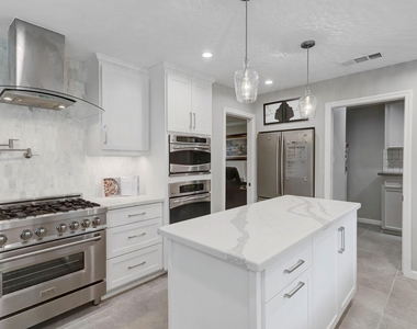 1618 Hillendahl Boulevard - Photo Thumbnail 13