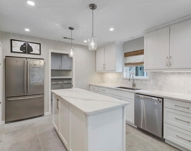 1618 Hillendahl Boulevard - Photo Thumbnail 12