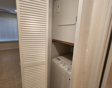 2250 Bering Drive - Photo Thumbnail 10