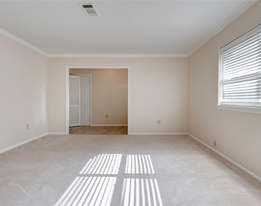 6214 Rutherglenn Drive - Photo Thumbnail 3