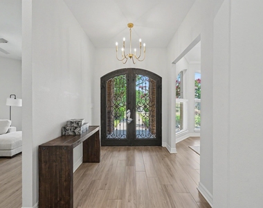 60 La Jolla Circle - Photo Thumbnail 4