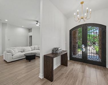 60 La Jolla Circle - Photo Thumbnail 5