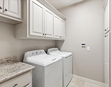160 Colonial Estates Drive - Photo Thumbnail 13