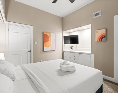 1202 Hawthorne Street - Photo Thumbnail 10