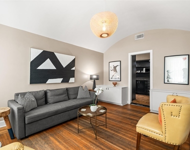 1202 Hawthorne Street - Photo Thumbnail 5