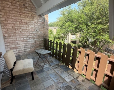 702 N Holiday Drive - Photo Thumbnail 6