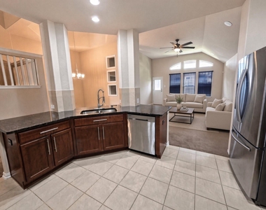 8723 W Crescent Lake Circle - Photo Thumbnail 5