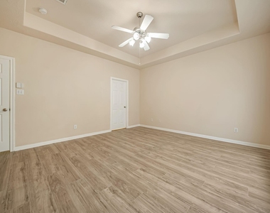 18106 Linden Forest Lane - Photo Thumbnail 17