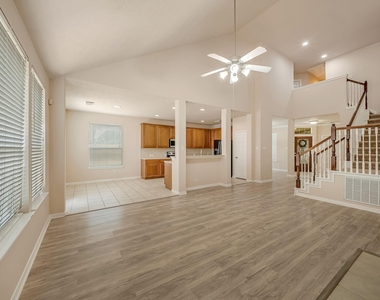 18106 Linden Forest Lane - Photo Thumbnail 10