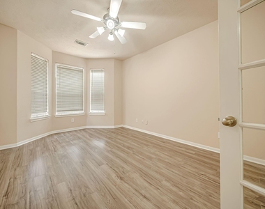 18106 Linden Forest Lane - Photo Thumbnail 4