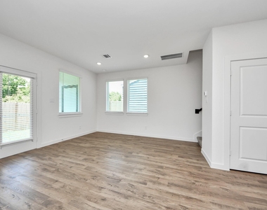 1930 Olivos Street - Photo Thumbnail 23