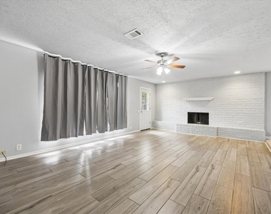 2110 Gray Falls Drive - Photo Thumbnail 5