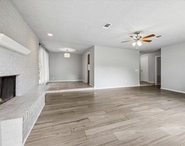 2110 Gray Falls Drive - Photo Thumbnail 7