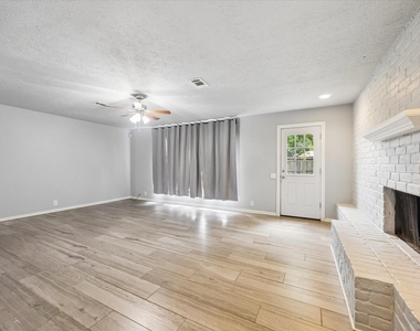 2110 Gray Falls Drive - Photo Thumbnail 4