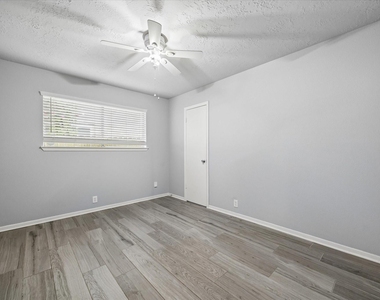2110 Gray Falls Drive - Photo Thumbnail 16