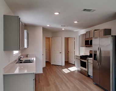18807 Wembley Vista Trail - Photo Thumbnail 5