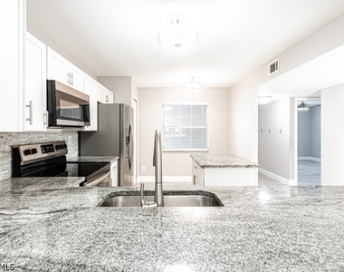 1392 Churchill Circle - Photo Thumbnail 4