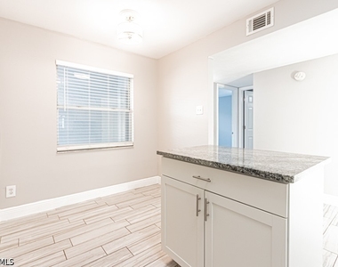 1392 Churchill Circle - Photo Thumbnail 5
