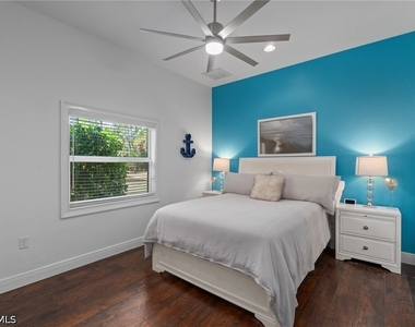 5420 Boxwood Way - Photo Thumbnail 13