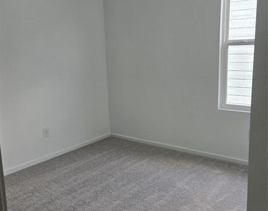 952 Pertuso Lane - Photo Thumbnail 9