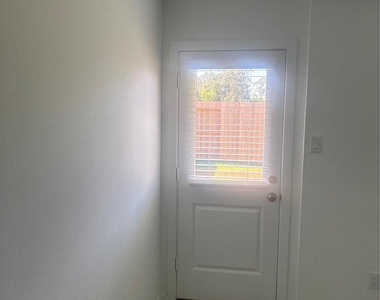 952 Pertuso Lane - Photo Thumbnail 16