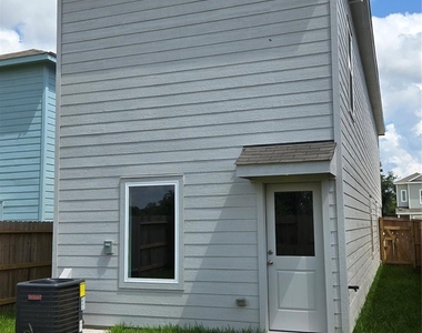 952 Pertuso Lane - Photo Thumbnail 16
