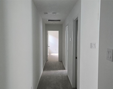 952 Pertuso Lane - Photo Thumbnail 6