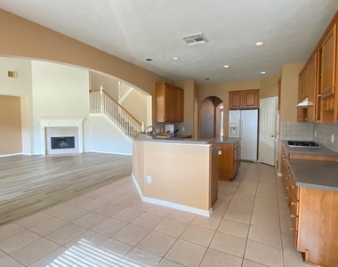 2503 Westerlake Drive - Photo Thumbnail 8