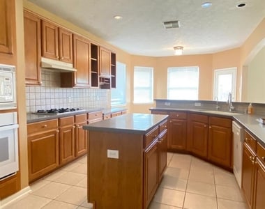 2503 Westerlake Drive - Photo Thumbnail 9