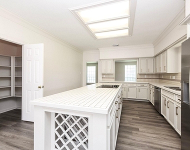 11102 Brook Mill Court - Photo Thumbnail 10