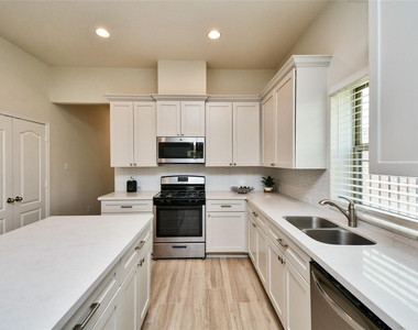 22 Wood Drake Place - Photo Thumbnail 7