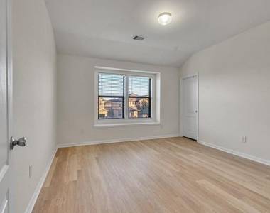 4459 Ashberry Pine Lane - Photo Thumbnail 6