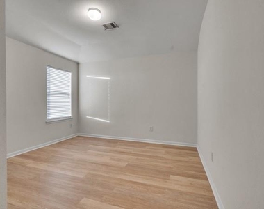 4459 Ashberry Pine Lane - Photo Thumbnail 12