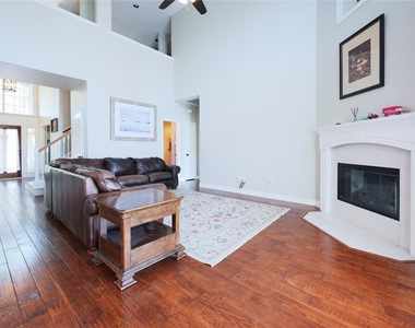 2422 Lansing Circle - Photo Thumbnail 8