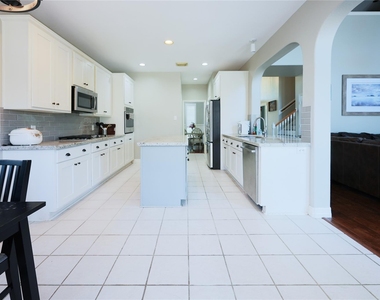 2422 Lansing Circle - Photo Thumbnail 12