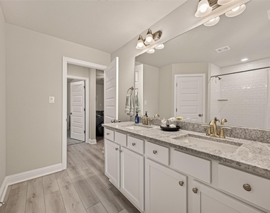2605 Golden Palms - Photo Thumbnail 11