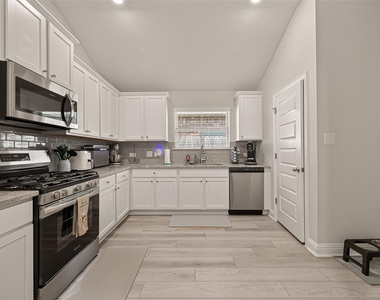 2605 Golden Palms - Photo Thumbnail 19