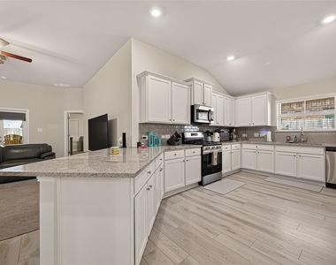 2605 Golden Palms - Photo Thumbnail 20