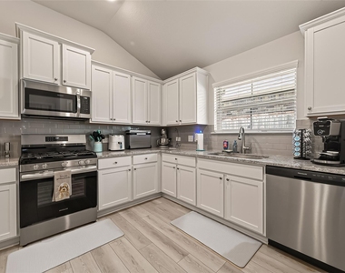 2605 Golden Palms - Photo Thumbnail 17