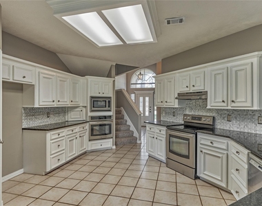 13707 Fountainview Drive - Photo Thumbnail 18