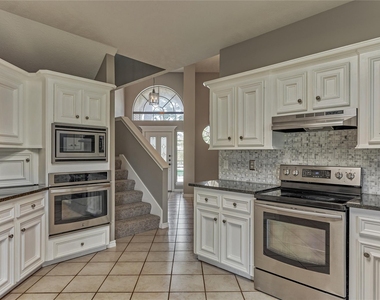 13707 Fountainview Drive - Photo Thumbnail 19