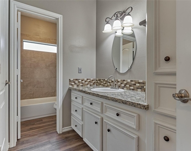 13707 Fountainview Drive - Photo Thumbnail 31