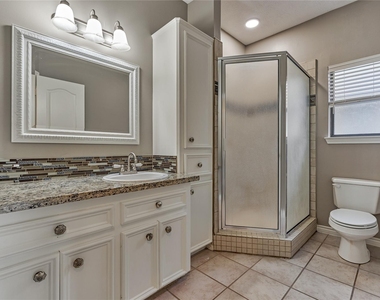 13707 Fountainview Drive - Photo Thumbnail 9